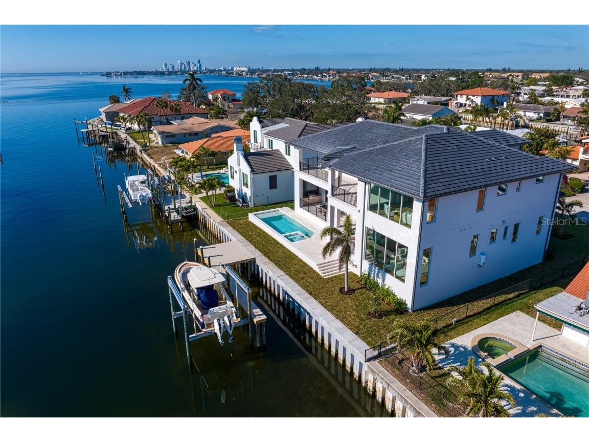 1940 Hawaii Avenue NE Saint Petersburg FL 33703 - TAMPA BAY TB8330307 image1
