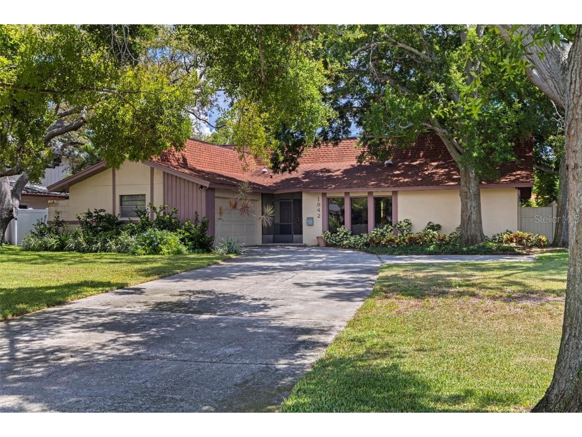 1942 Pinellas Point Drive S Saint Petersburg FL 33712 TB8407994 image1