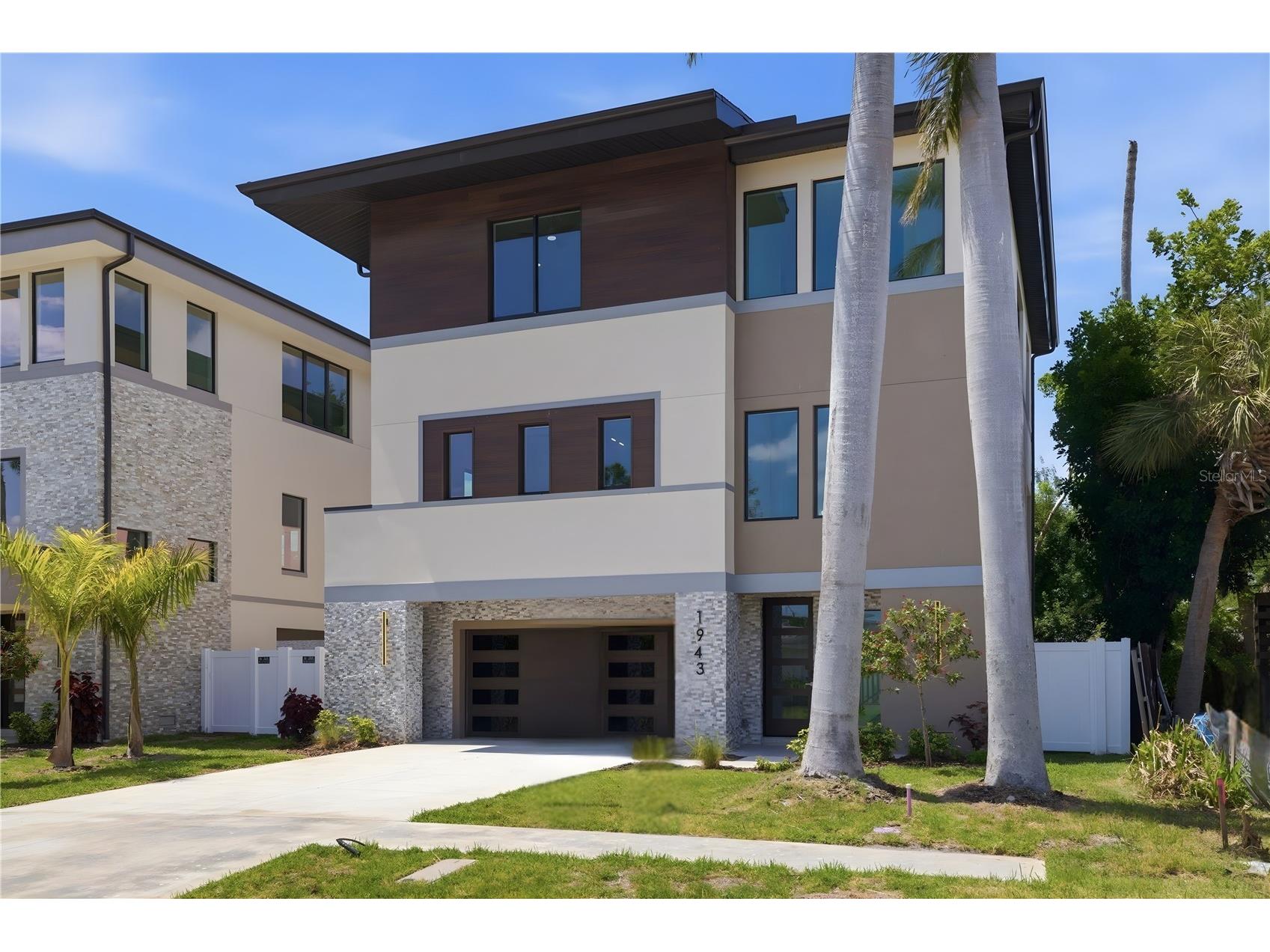 1943 Shore Acres Boulevard NE Saint Petersburg FL 33703 TB8497542 image1