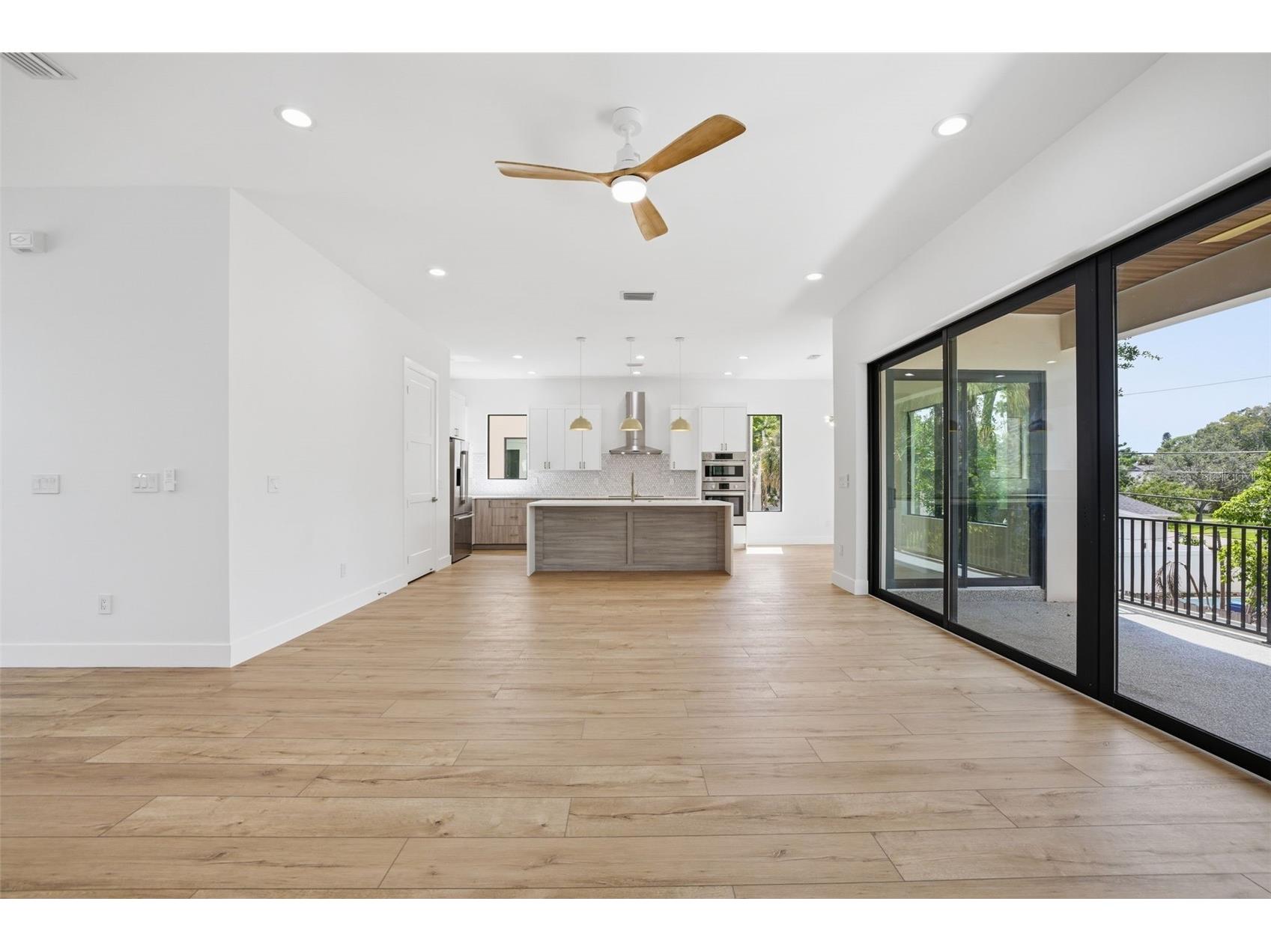 1943 Shore Acres Boulevard NE Saint Petersburg FL 33703 TB8497542 image12