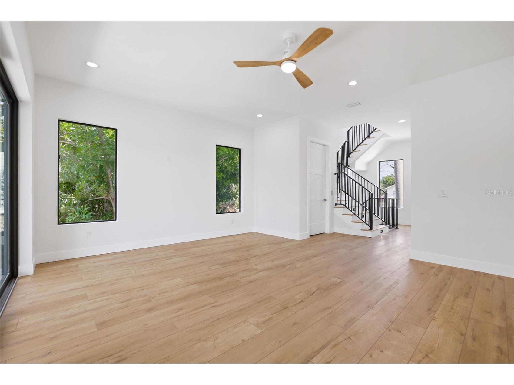 1943 Shore Acres Boulevard NE Saint Petersburg FL 33703 TB8497542 image14