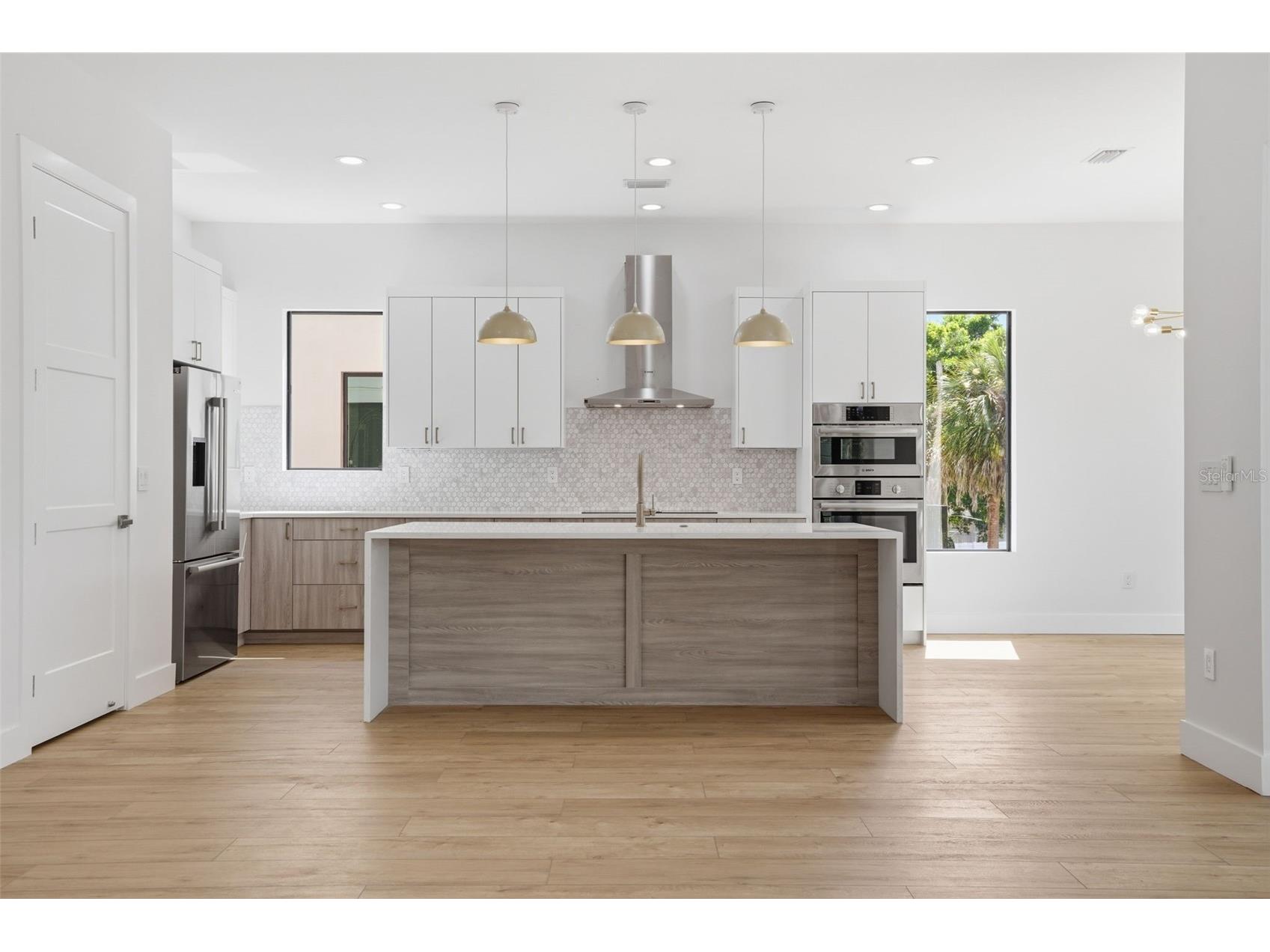 1943 Shore Acres Boulevard NE Saint Petersburg FL 33703 TB8497542 image15