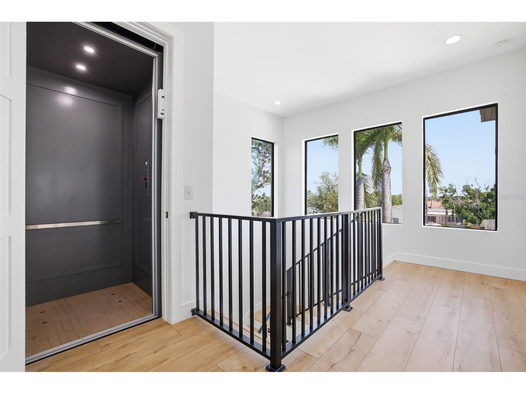 1943 Shore Acres Boulevard NE Saint Petersburg FL 33703 TB8497542 image29