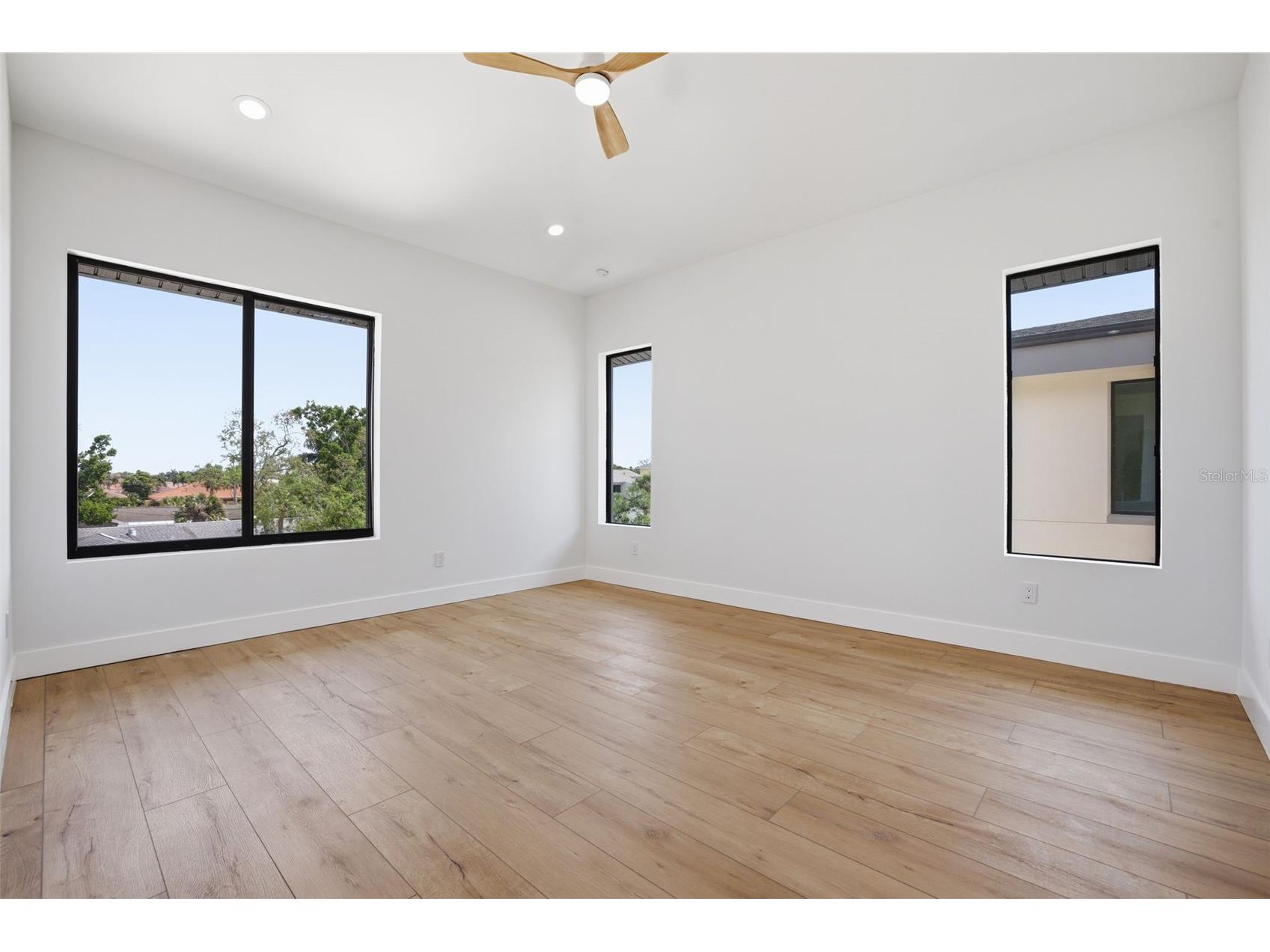 1943 Shore Acres Boulevard NE Saint Petersburg FL 33703 TB8497542 image32