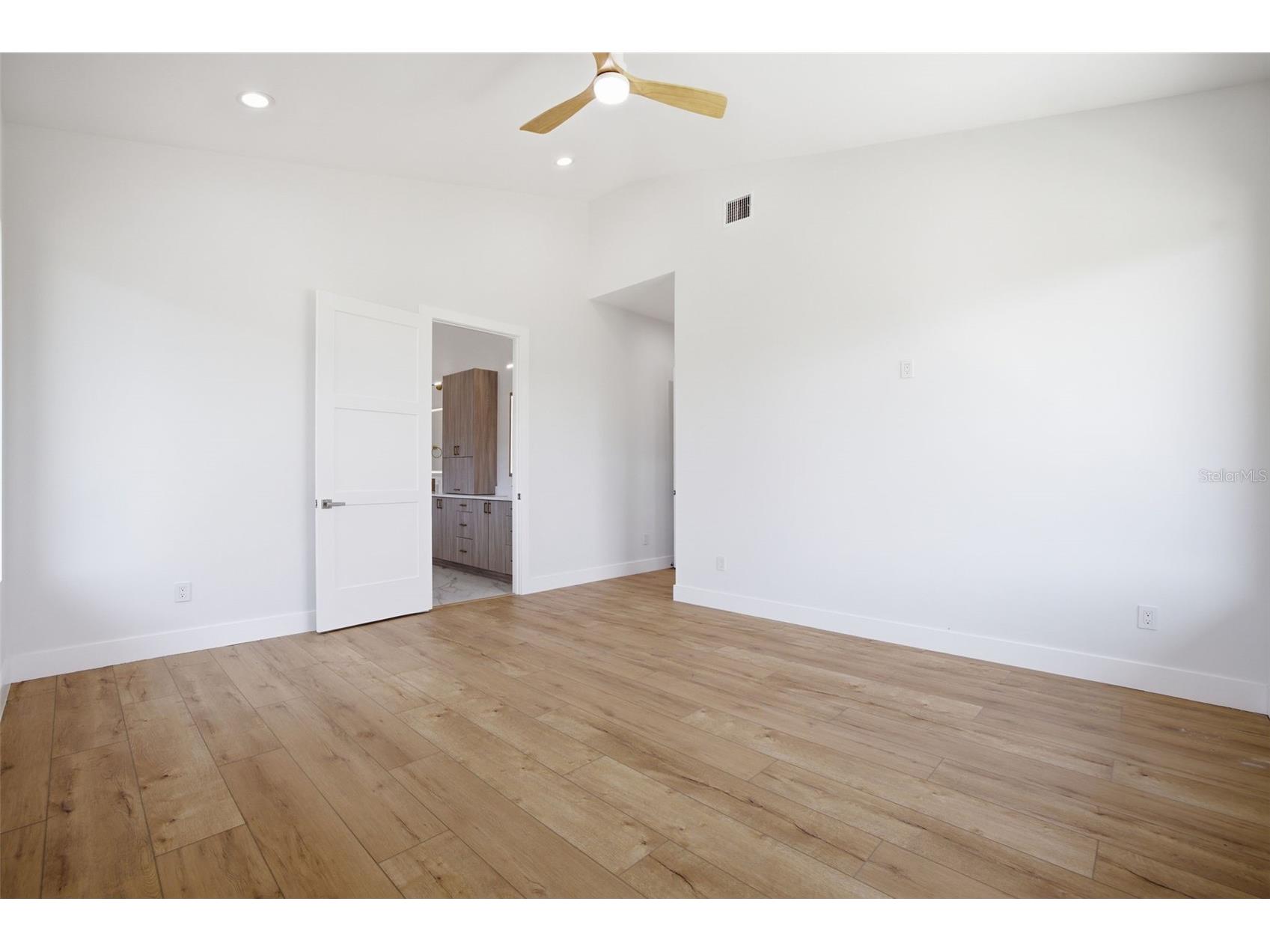 1943 Shore Acres Boulevard NE Saint Petersburg FL 33703 TB8497542 image33