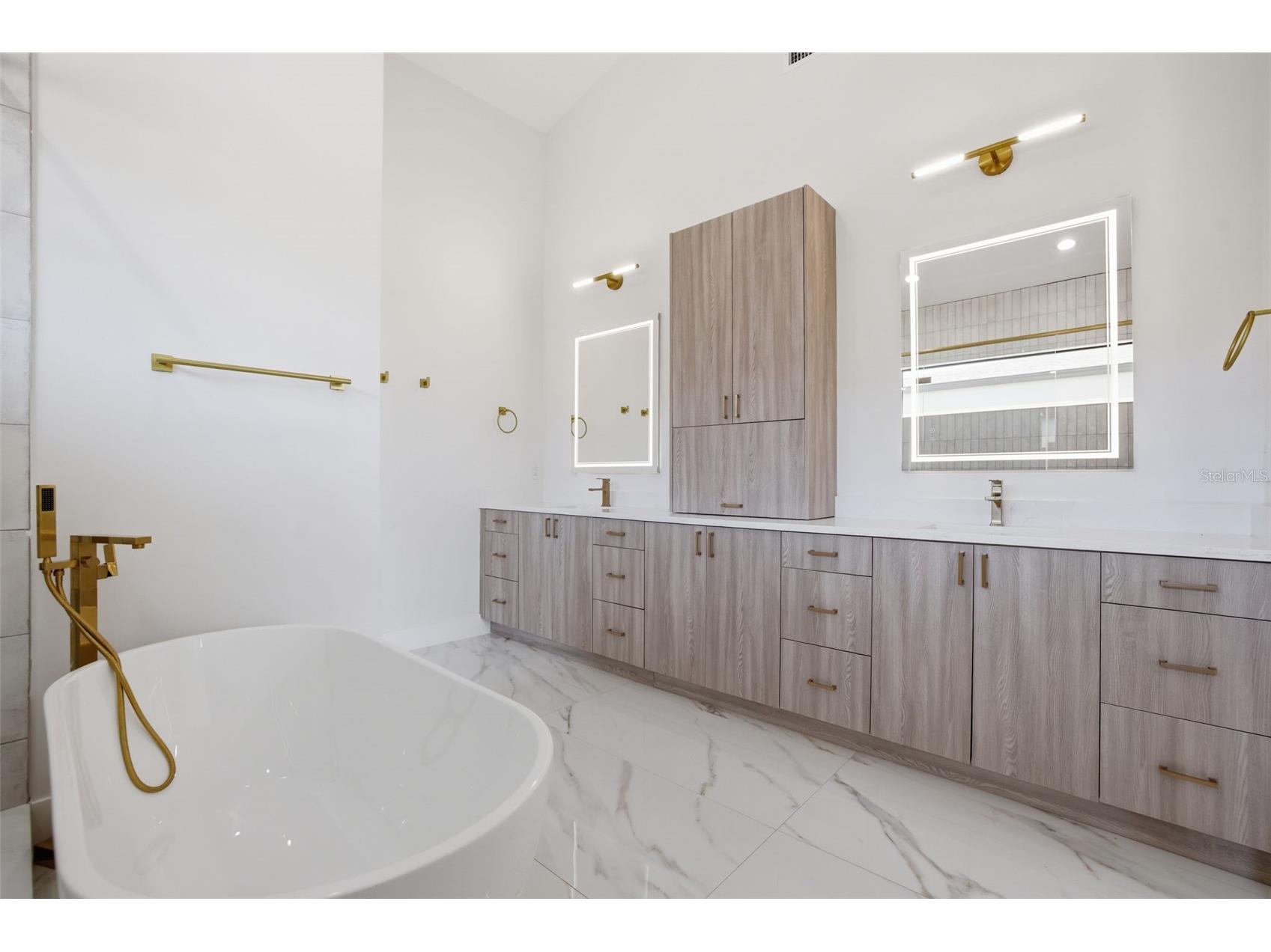 1943 Shore Acres Boulevard NE Saint Petersburg FL 33703 TB8497542 image34