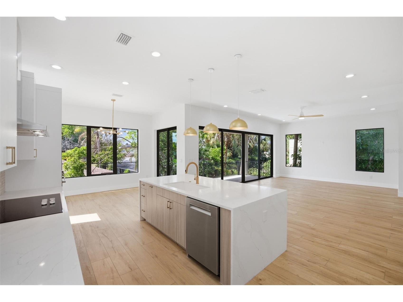 1943 Shore Acres Boulevard NE Saint Petersburg FL 33703 TB8497542 image4