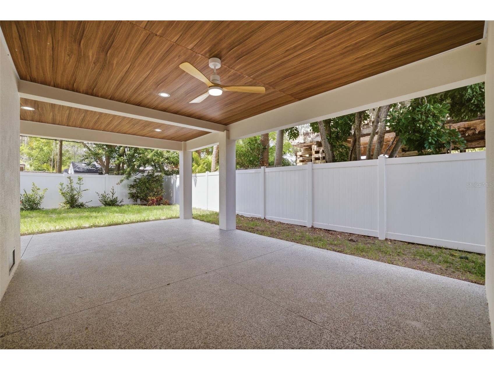 1943 Shore Acres Boulevard NE Saint Petersburg FL 33703 TB8497542 image8