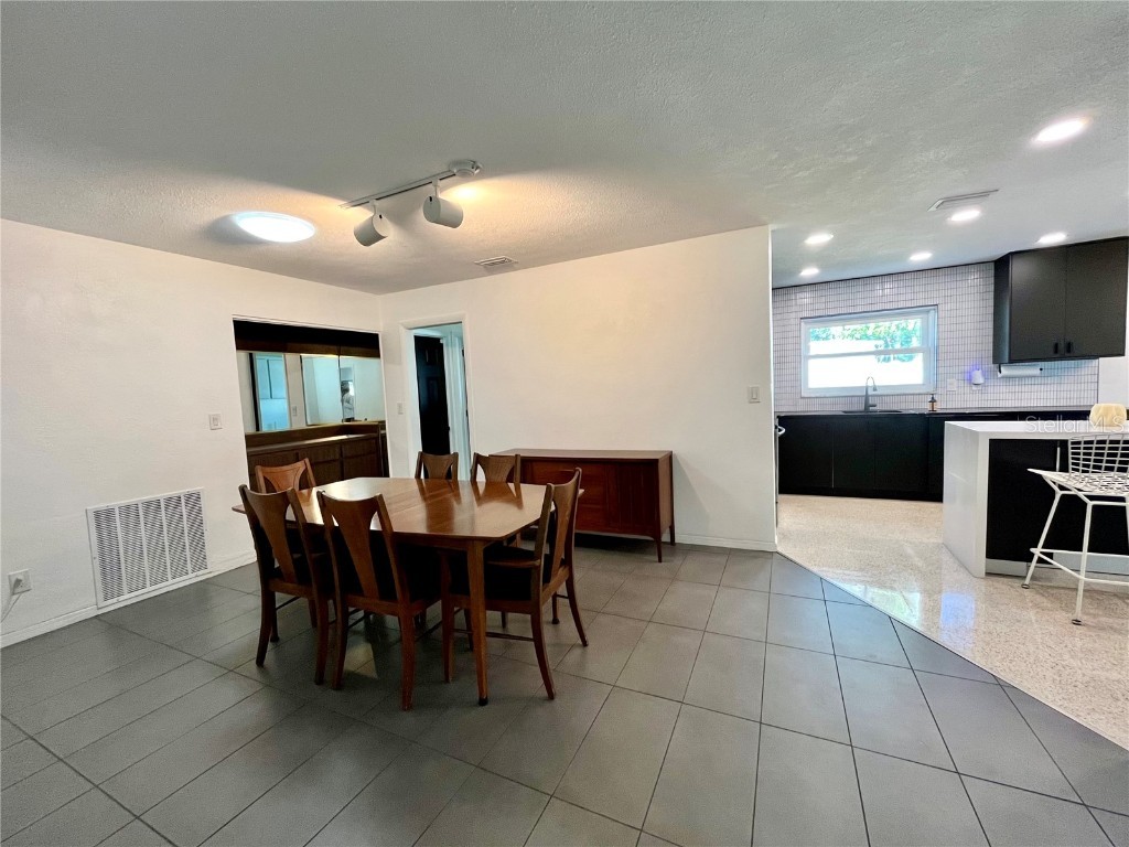 1945 68th Avenue S Saint Petersburg FL 33712 TB8452413 image10