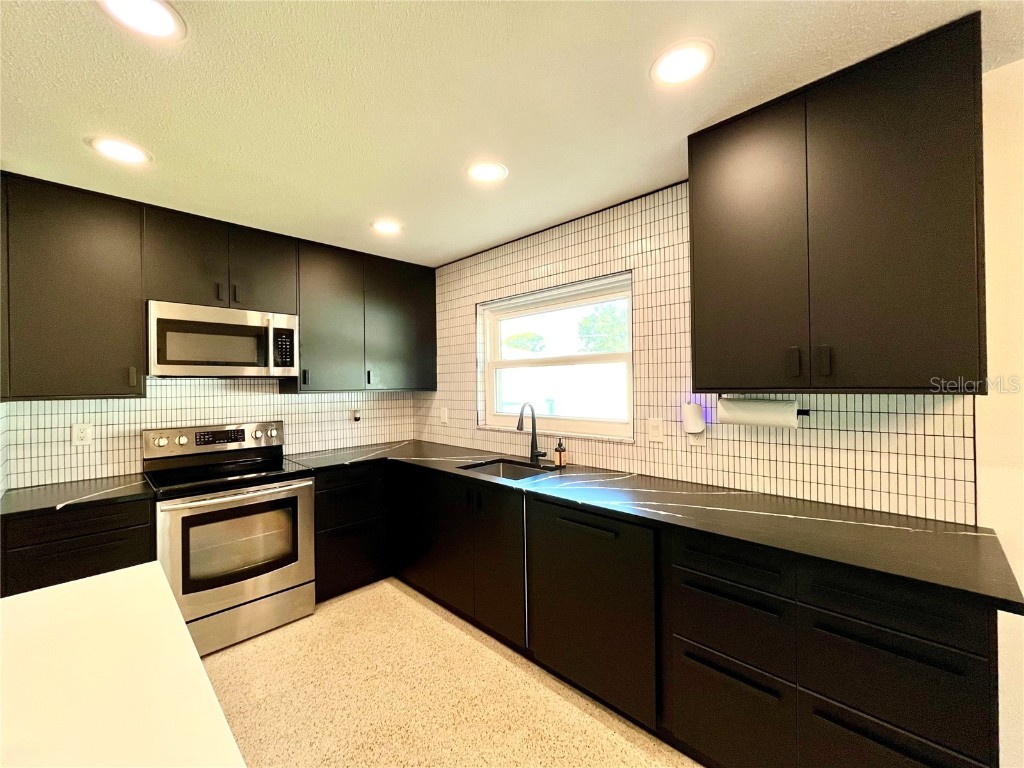 1945 68th Avenue S Saint Petersburg FL 33712 TB8452413 image14