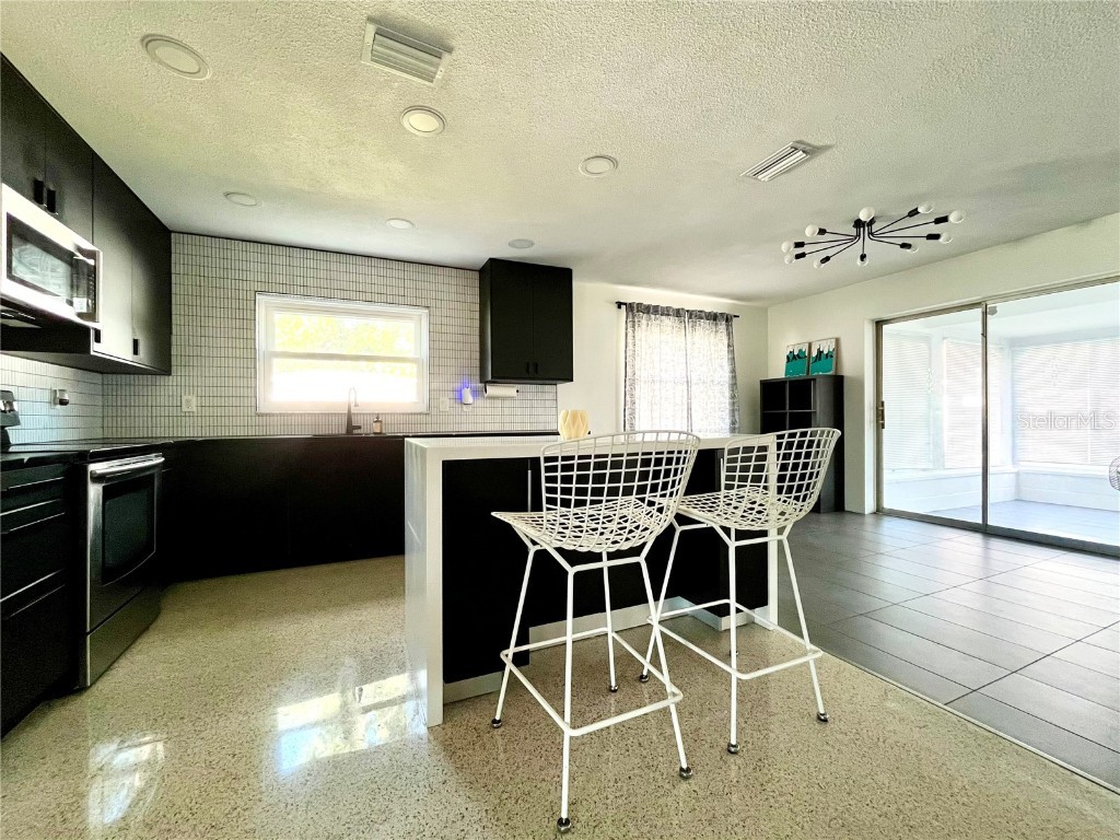 1945 68th Avenue S Saint Petersburg FL 33712 TB8452413 image3