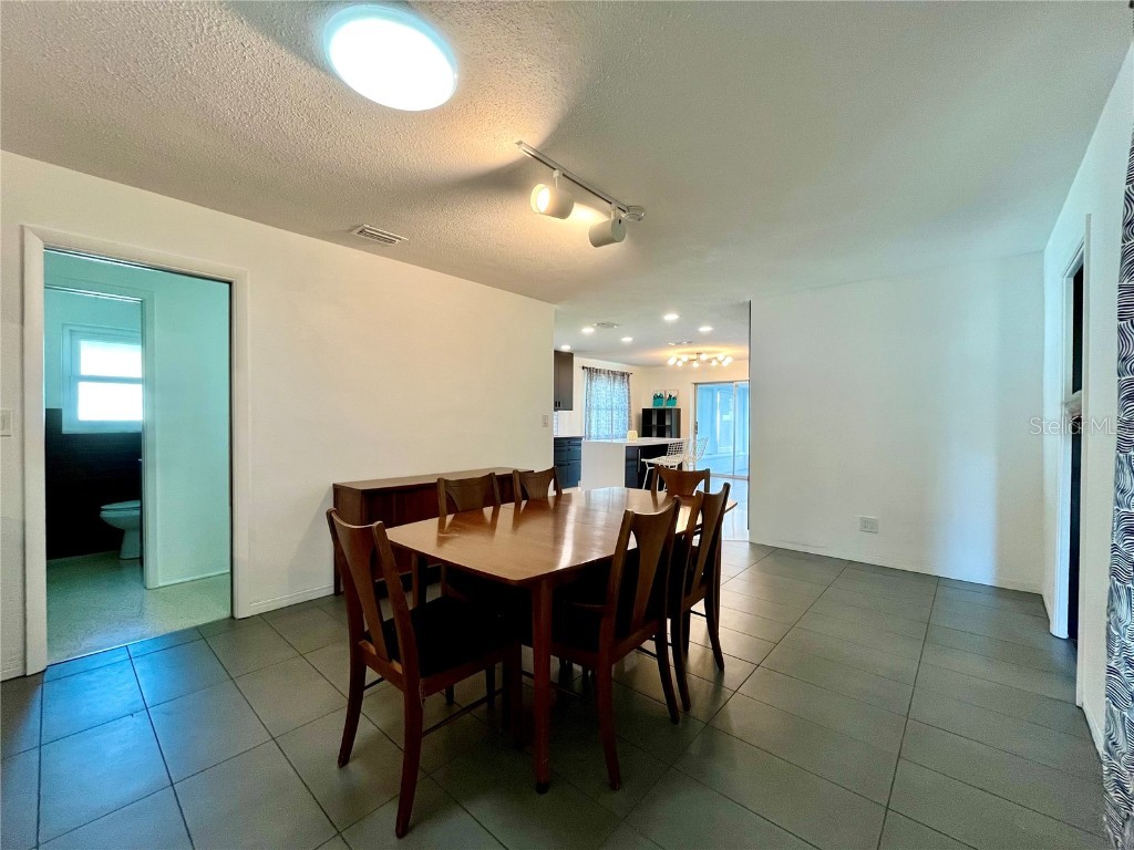 1945 68th Avenue S Saint Petersburg FL 33712 TB8452413 image4