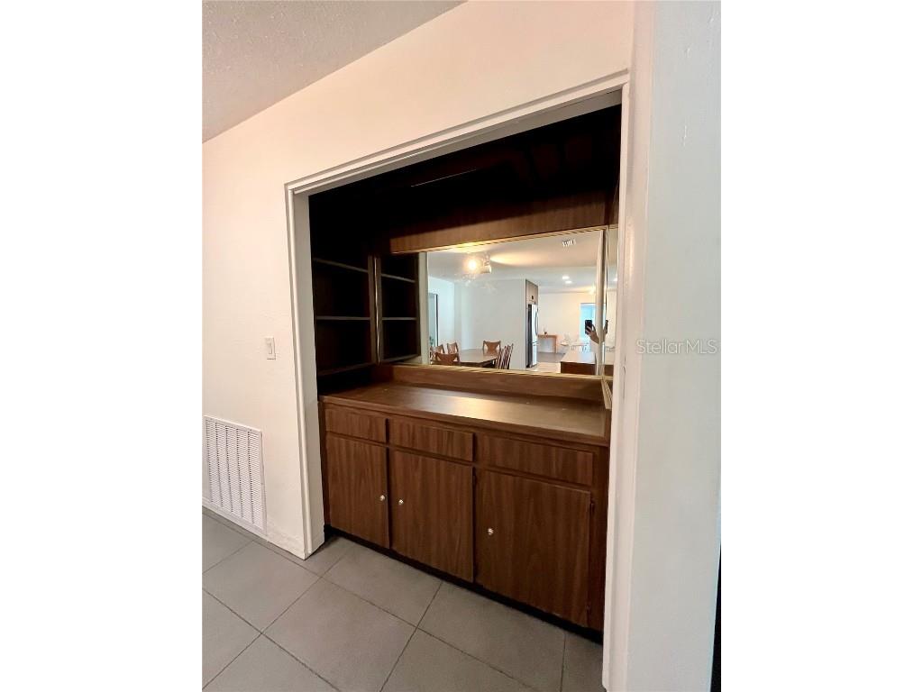 1945 68th Avenue S Saint Petersburg FL 33712 TB8452413 image9