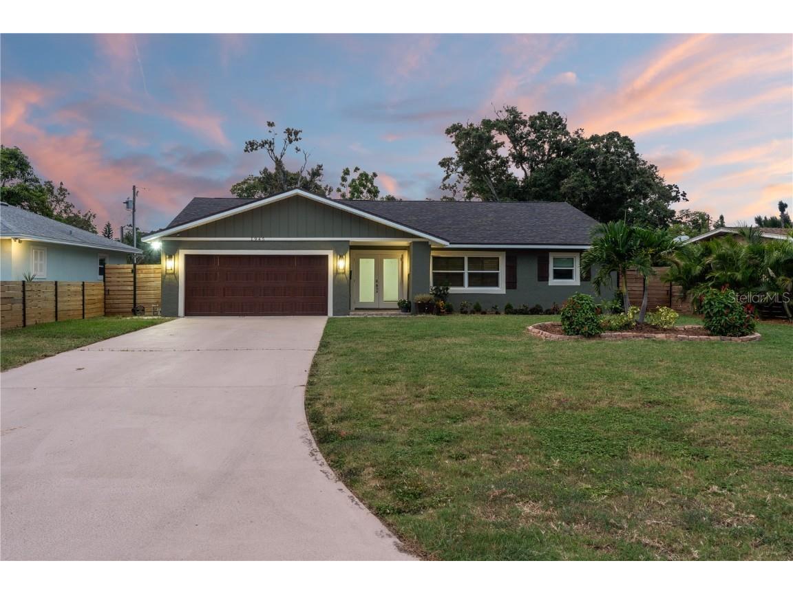 1945 Barcelona Way S Saint Petersburg FL 33712 TB8430827 image1