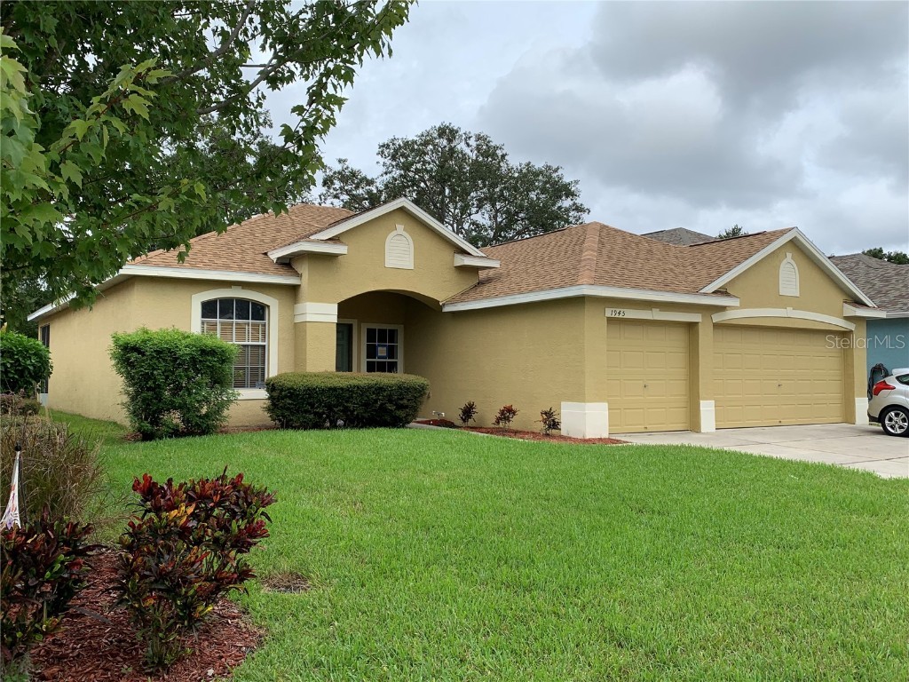 1945 Blue River Road Holiday FL 34691 TB8443203 image1