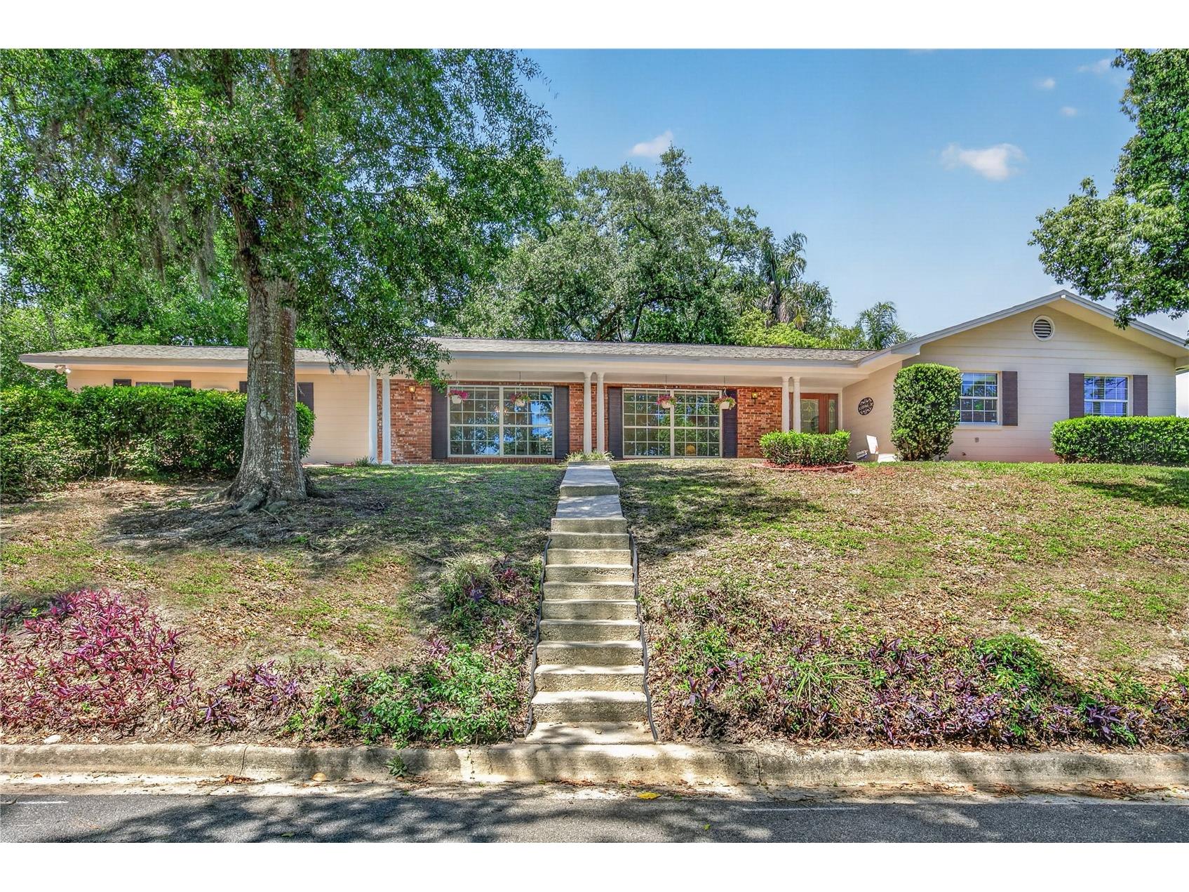 1945 Normandy Drive Mount Dora FL 32757 G5110625 image1
