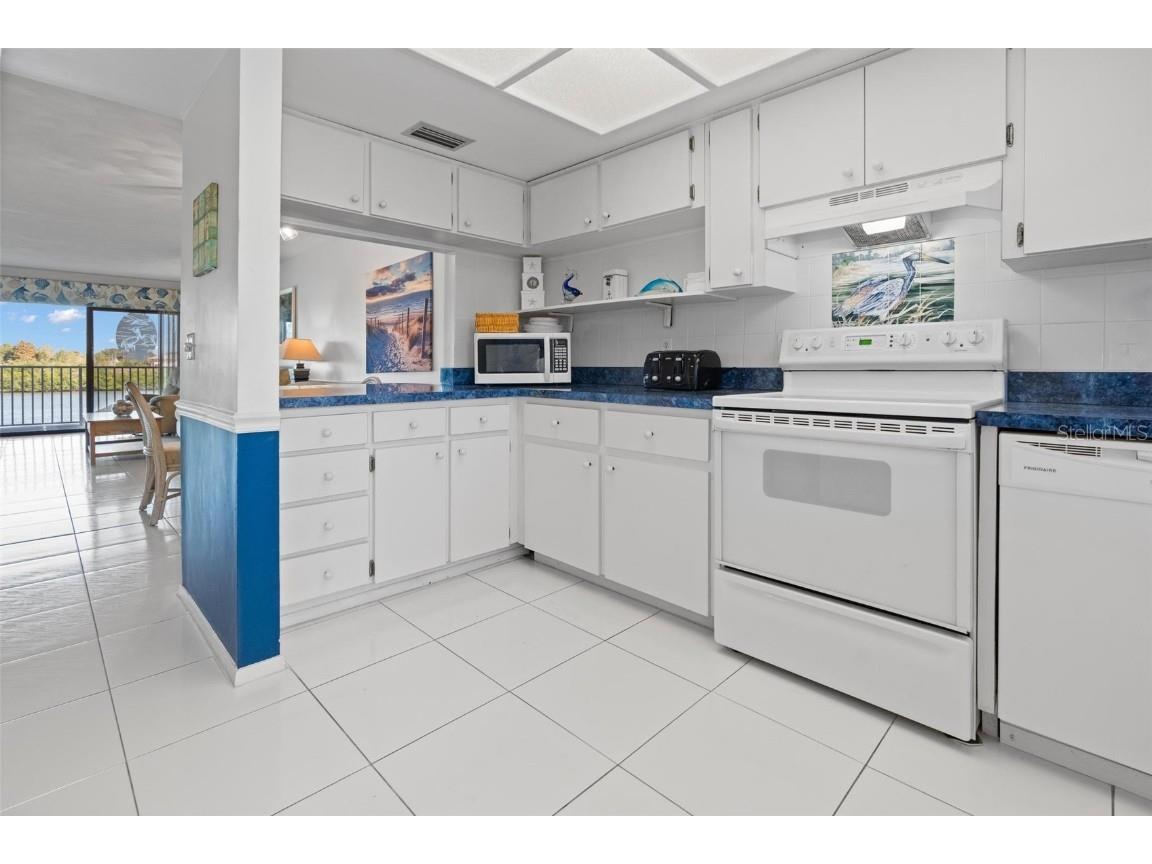 19451 Gulf Boulevard #211 Indian Shores FL 33785 TB8443302 image11