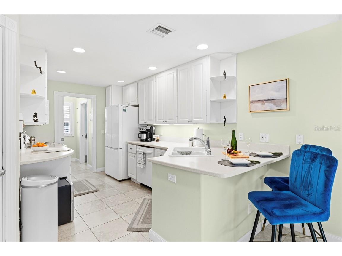 1949 Burgos Drive Sarasota FL 34238 A4666996 image12