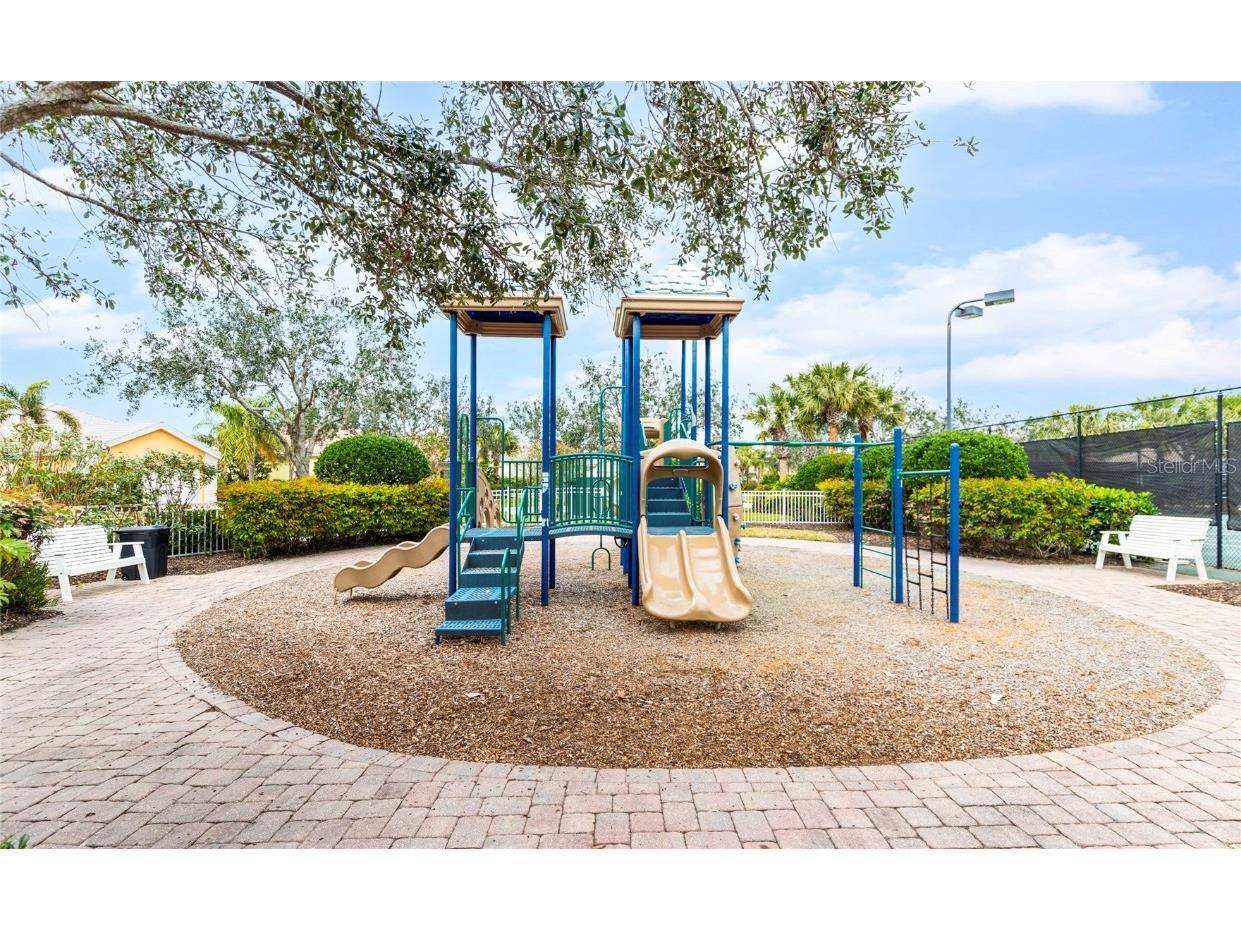 1949 Burgos Drive Sarasota FL 34238 A4666996 image36