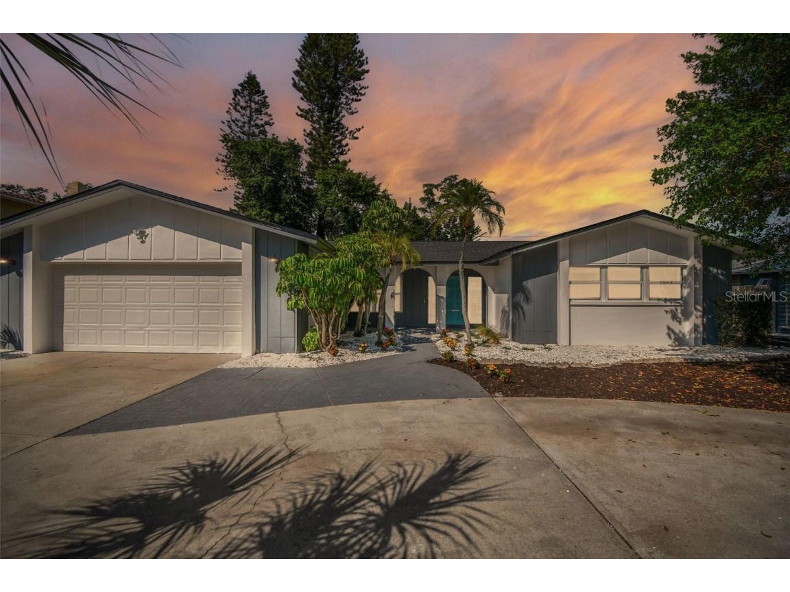 1949 Dolphin Boulevard S Saint Petersburg FL 33707 A4569115 image1