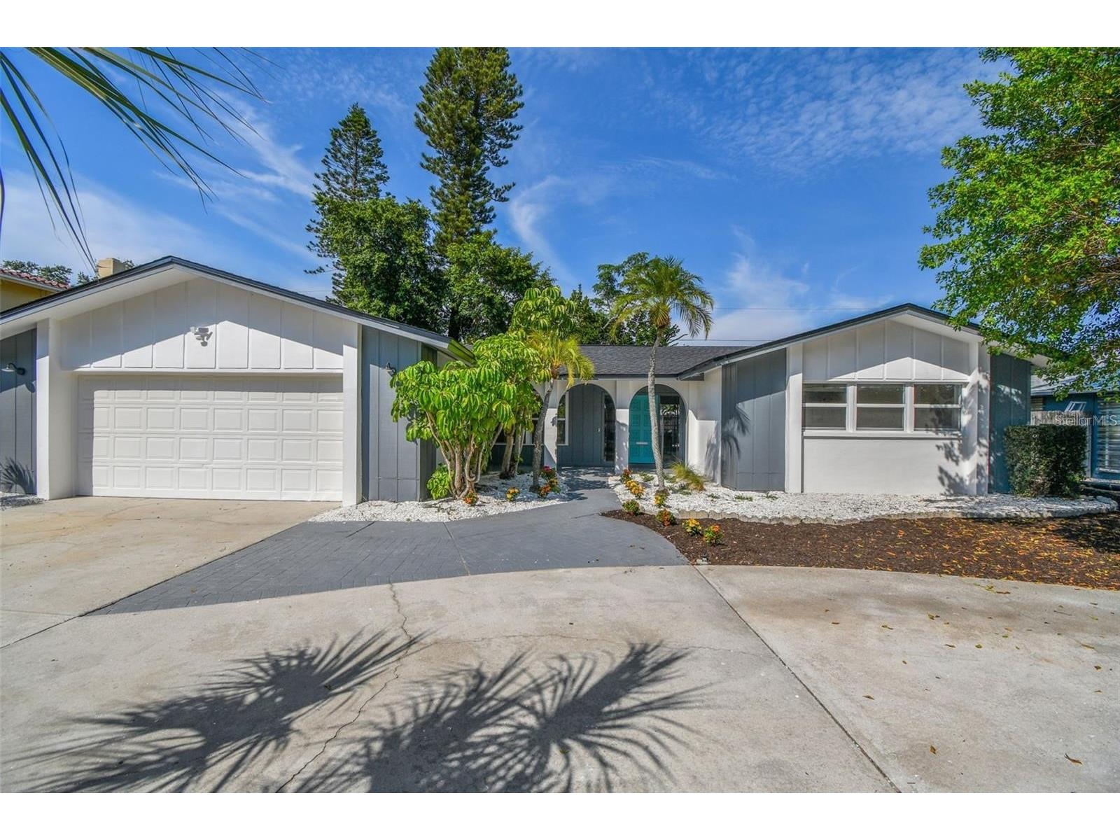 1949 Dolphin Boulevard S Saint Petersburg FL 33707 TB8474815 image1