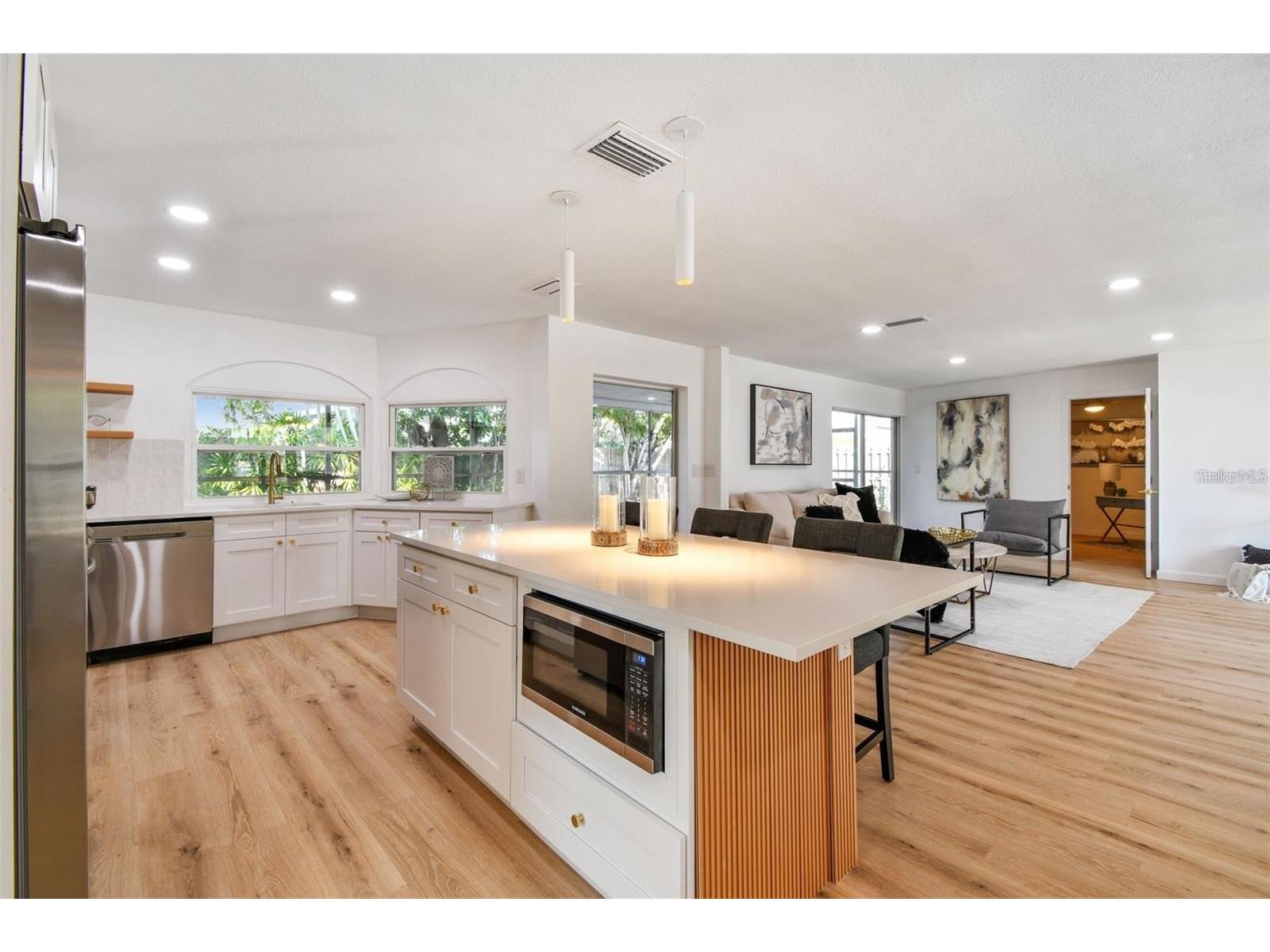 1949 Dolphin Boulevard S Saint Petersburg FL 33707 TB8474815 image10