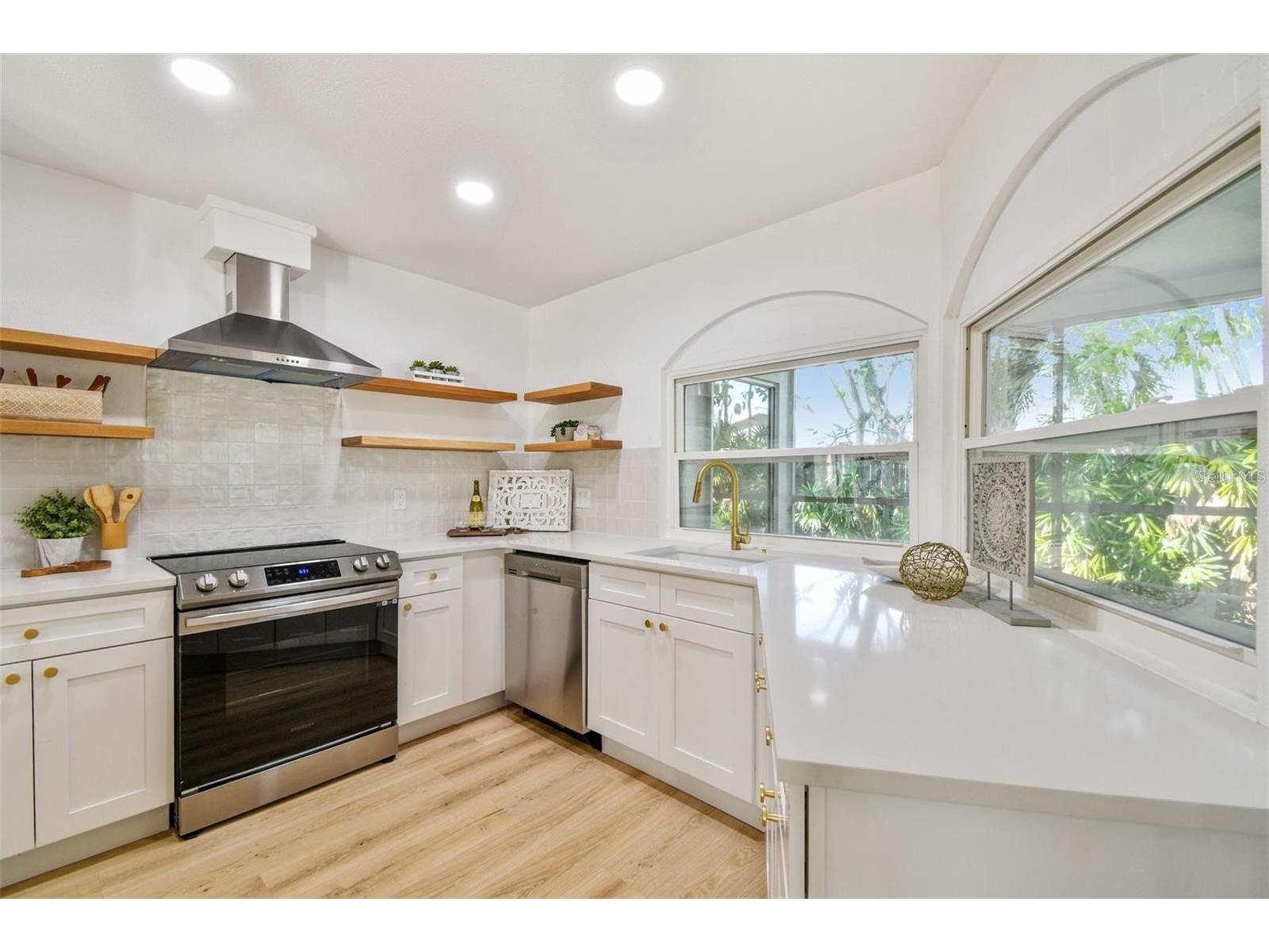 1949 Dolphin Boulevard S Saint Petersburg FL 33707 TB8474815 image11