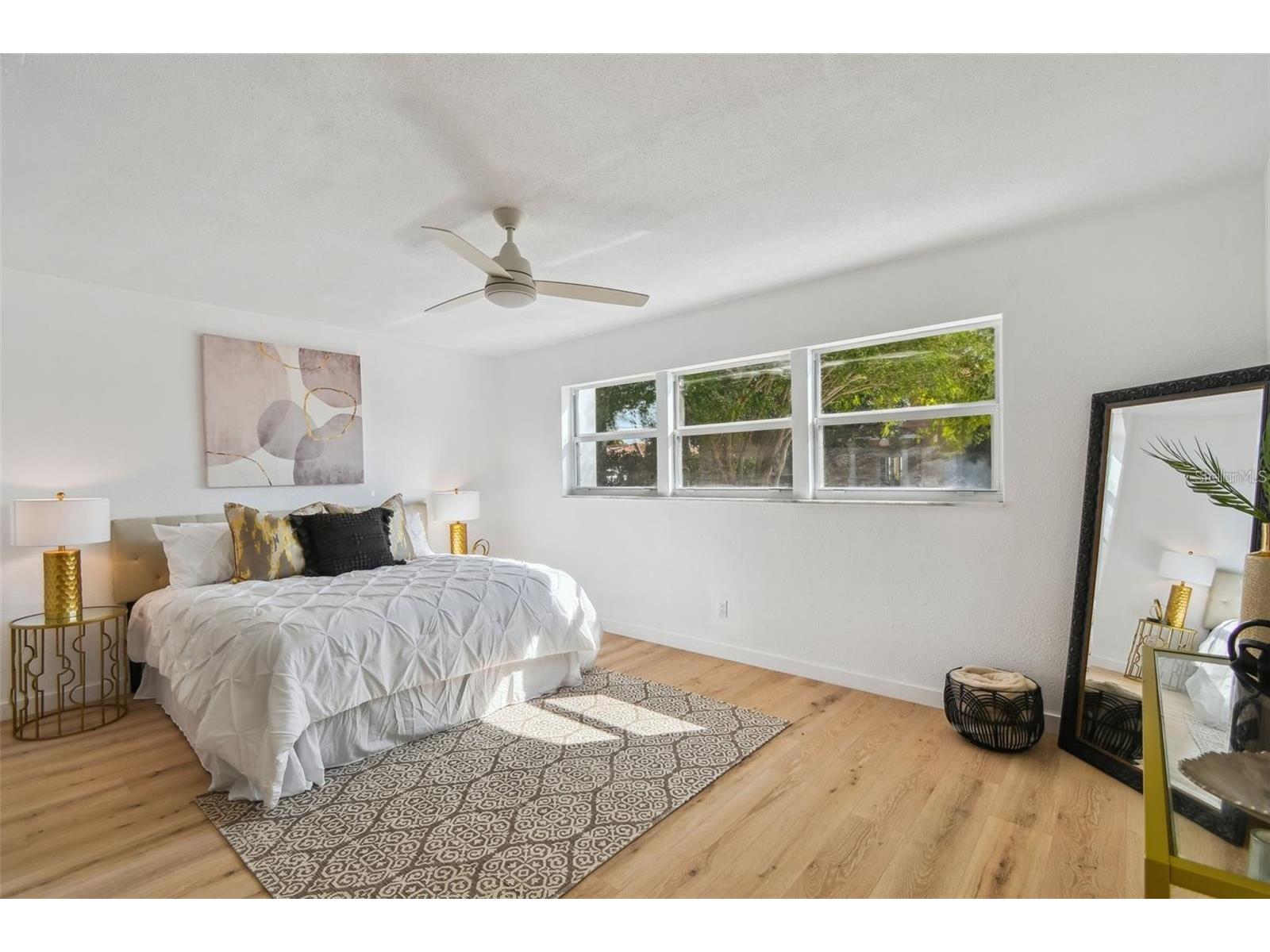 1949 Dolphin Boulevard S Saint Petersburg FL 33707 TB8474815 image12