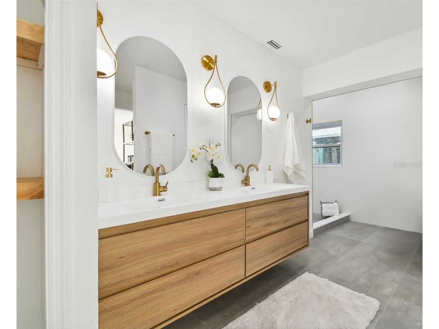 1949 Dolphin Boulevard S Saint Petersburg FL 33707 TB8474815 image16