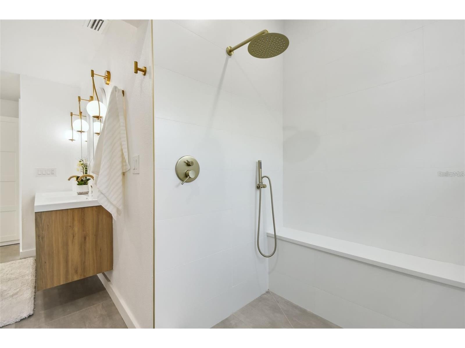 1949 Dolphin Boulevard S Saint Petersburg FL 33707 TB8474815 image17