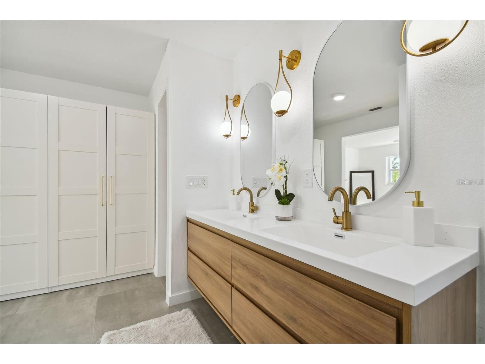 1949 Dolphin Boulevard S Saint Petersburg FL 33707 TB8474815 image18