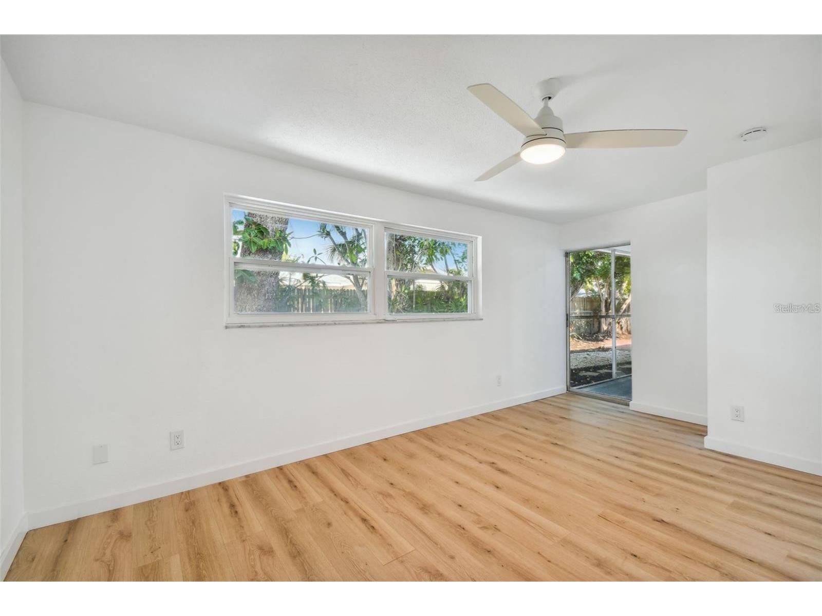 1949 Dolphin Boulevard S Saint Petersburg FL 33707 TB8474815 image19