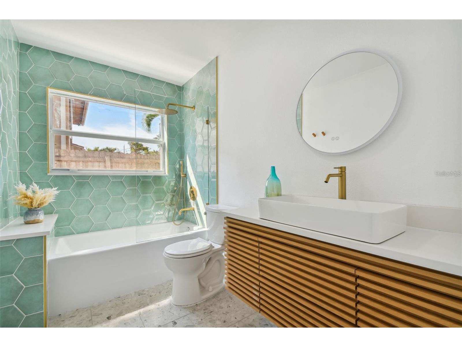 1949 Dolphin Boulevard S Saint Petersburg FL 33707 TB8474815 image21