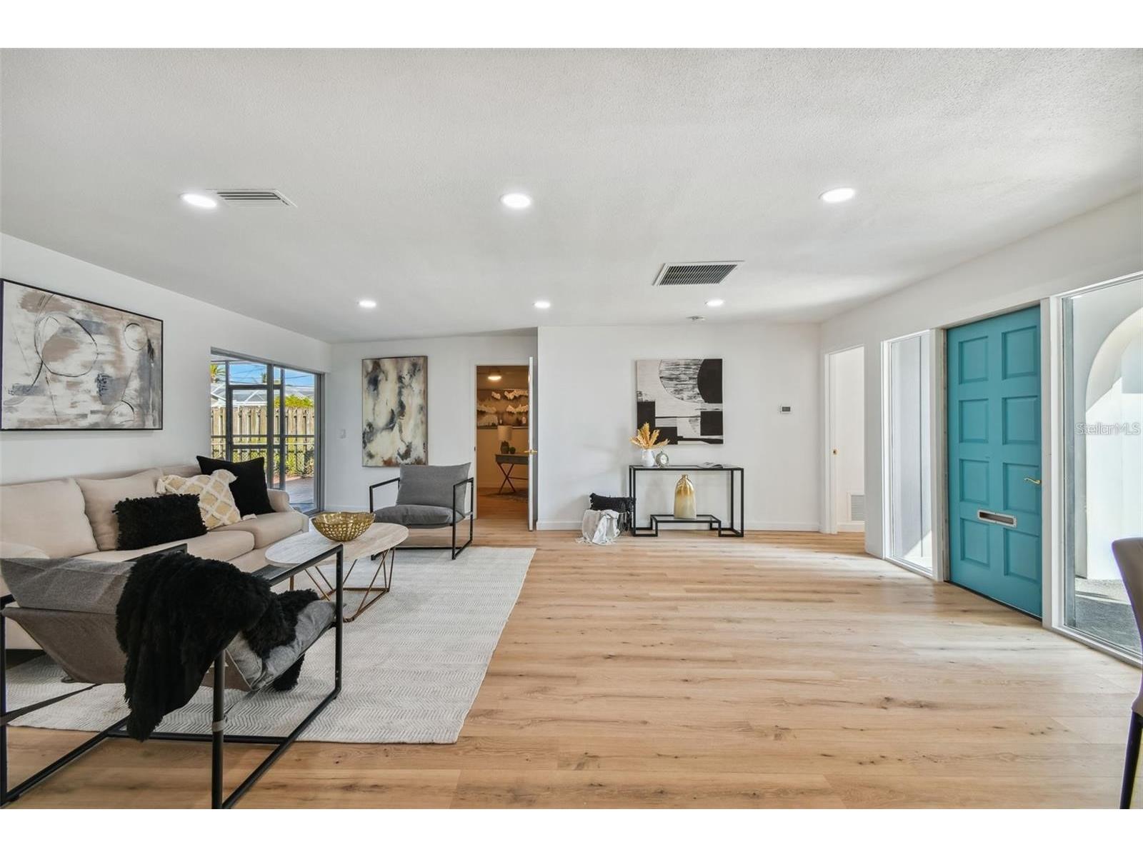 1949 Dolphin Boulevard S Saint Petersburg FL 33707 TB8474815 image5