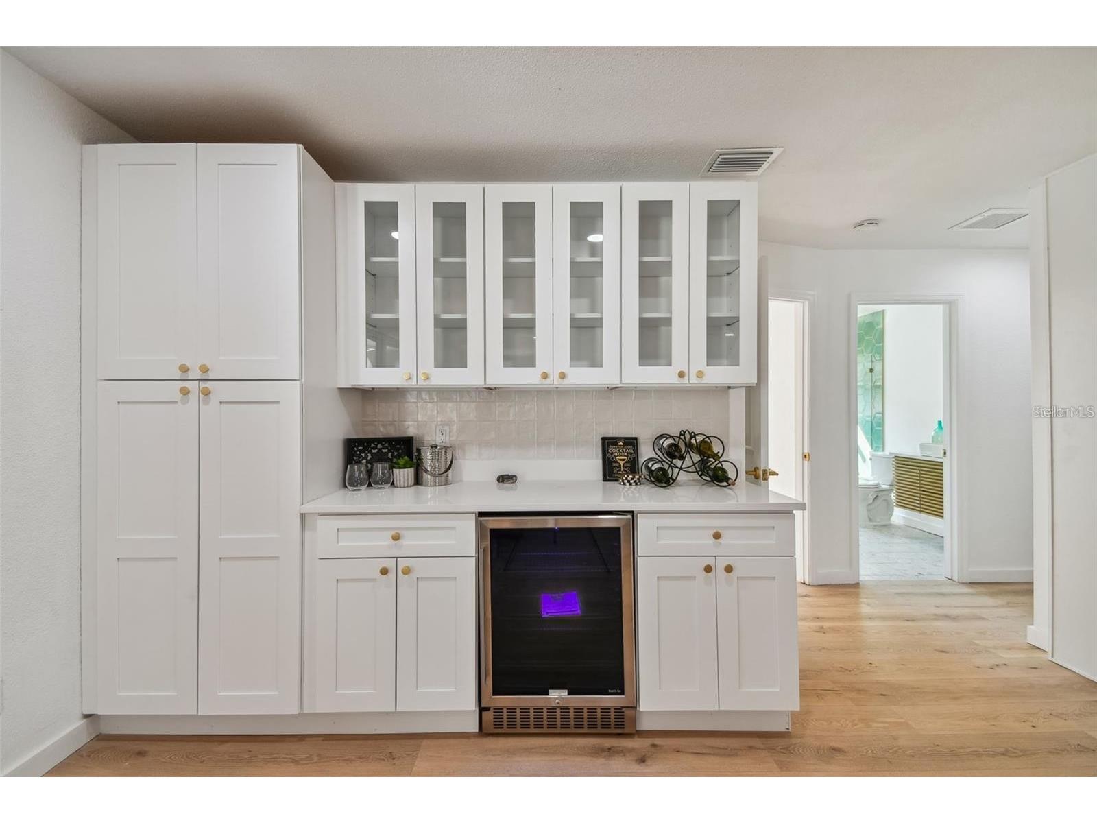 1949 Dolphin Boulevard S Saint Petersburg FL 33707 TB8474815 image8