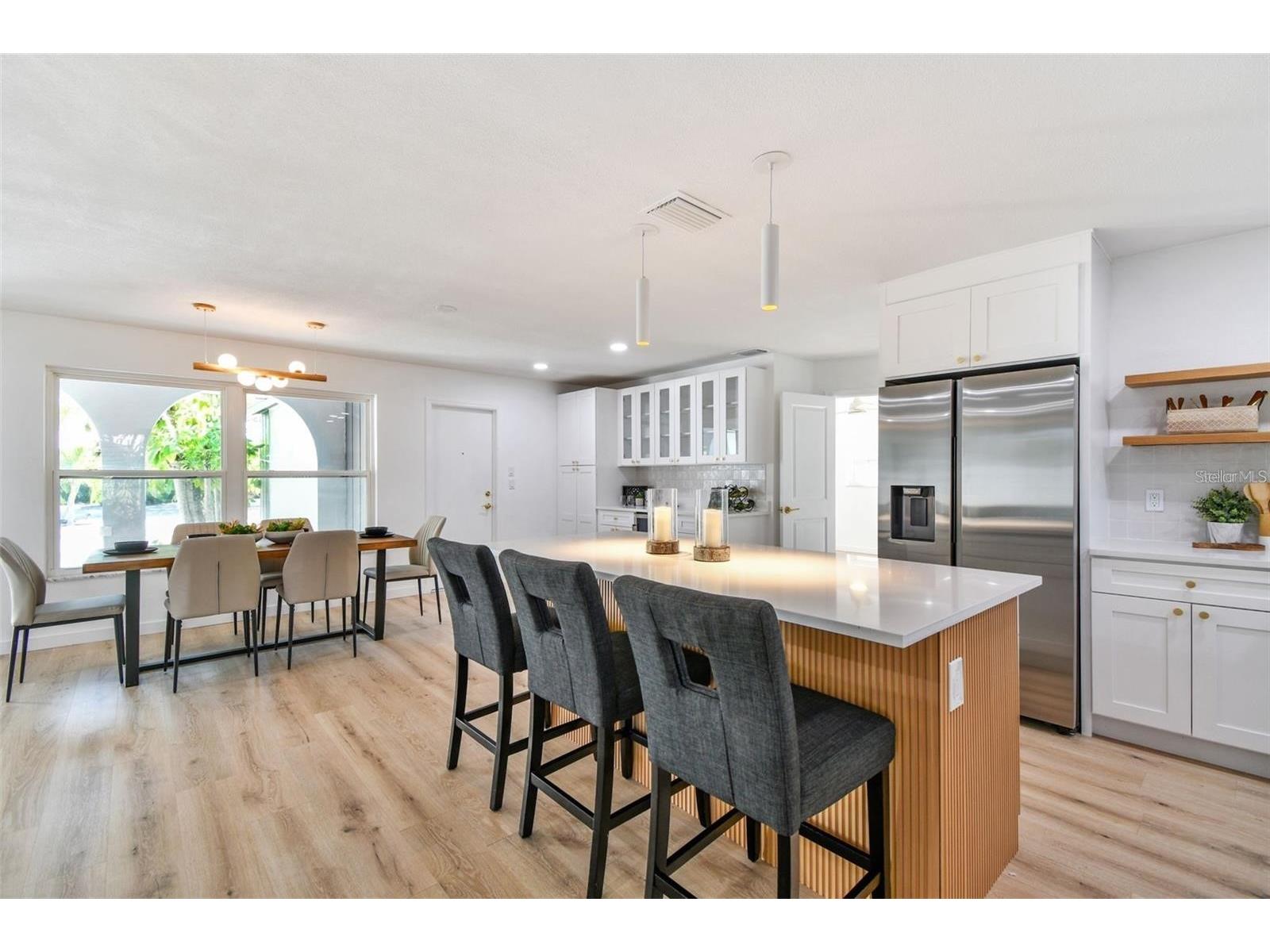 1949 Dolphin Boulevard S Saint Petersburg FL 33707 TB8474815 image9