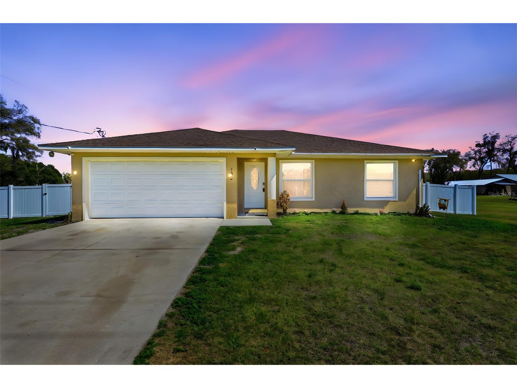 195 Frederick Street N Pierson FL 32180 V4947690 image1