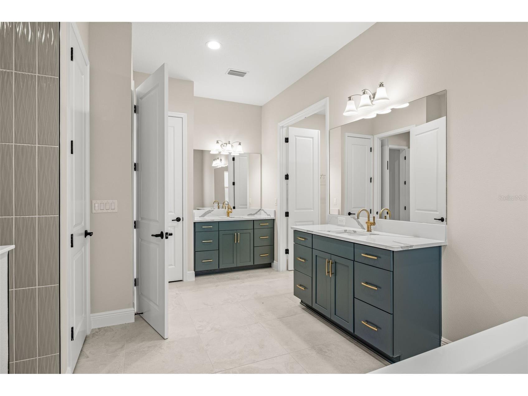 1953 Arching Branch Zephyrhills FL 33541 TB8434061 image15