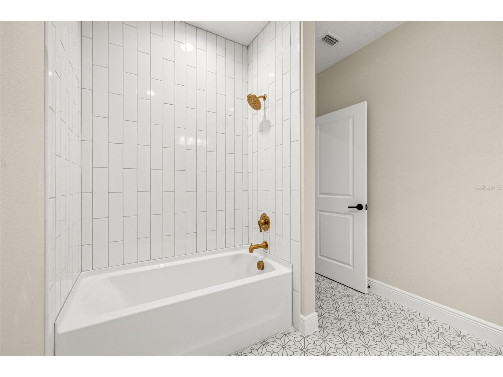 1953 Arching Branch Zephyrhills FL 33541 TB8434061 image24