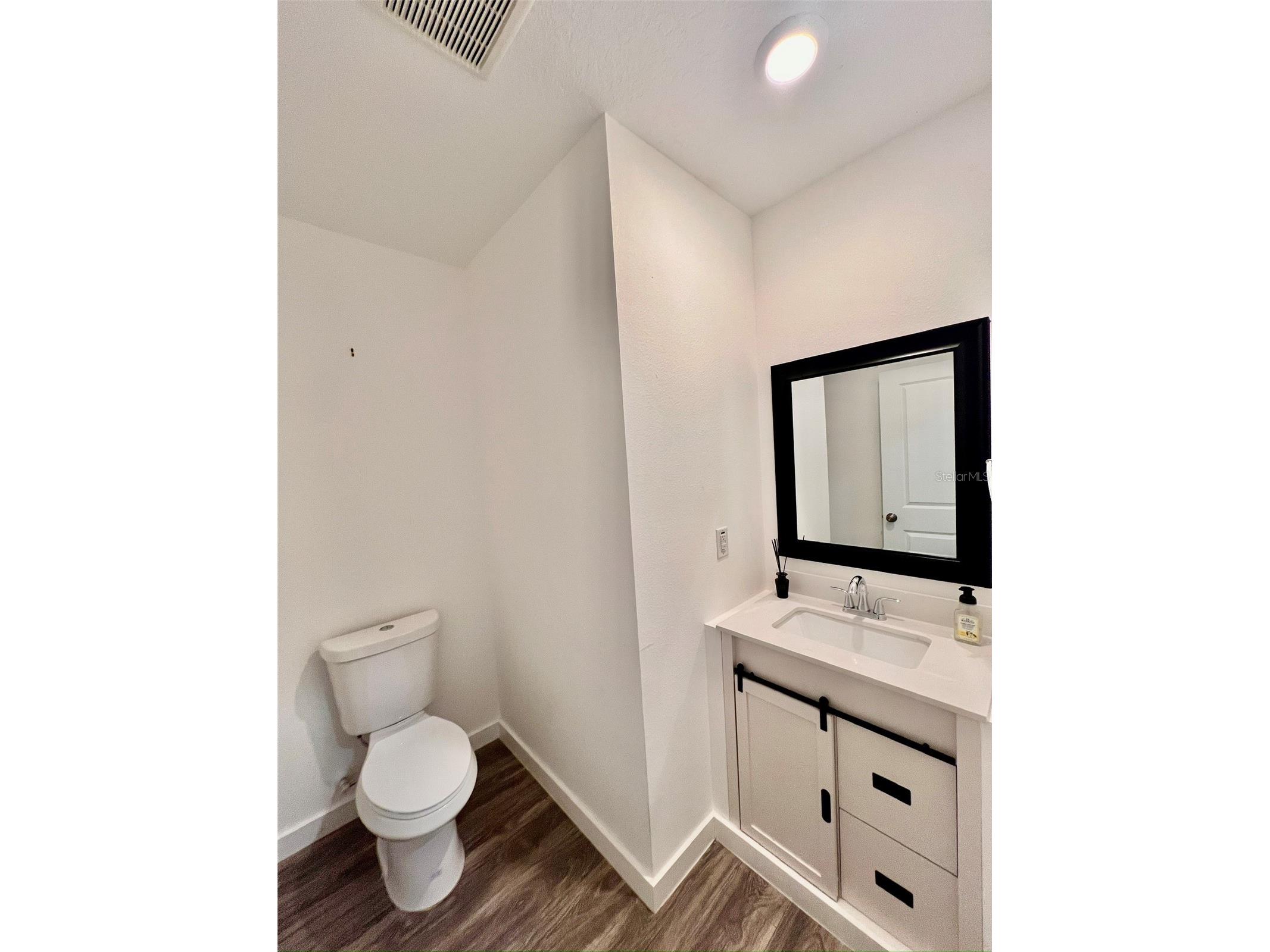 1954 Freedom Drive Clearwater FL 33755 TB8490782 image17