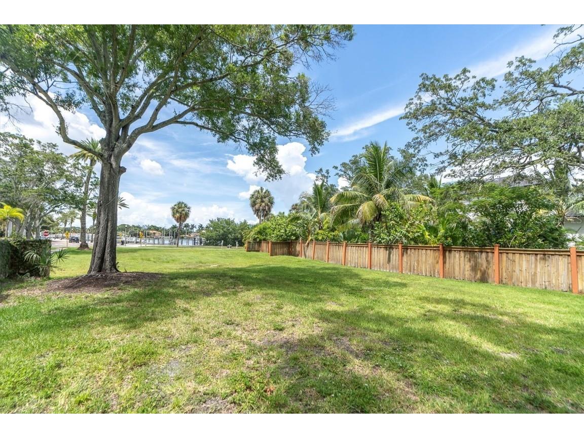 1956 Coffee Pot Boulevard NE Saint Petersburg FL 33704 - COFFEE POT BAYOU U8251346 image13