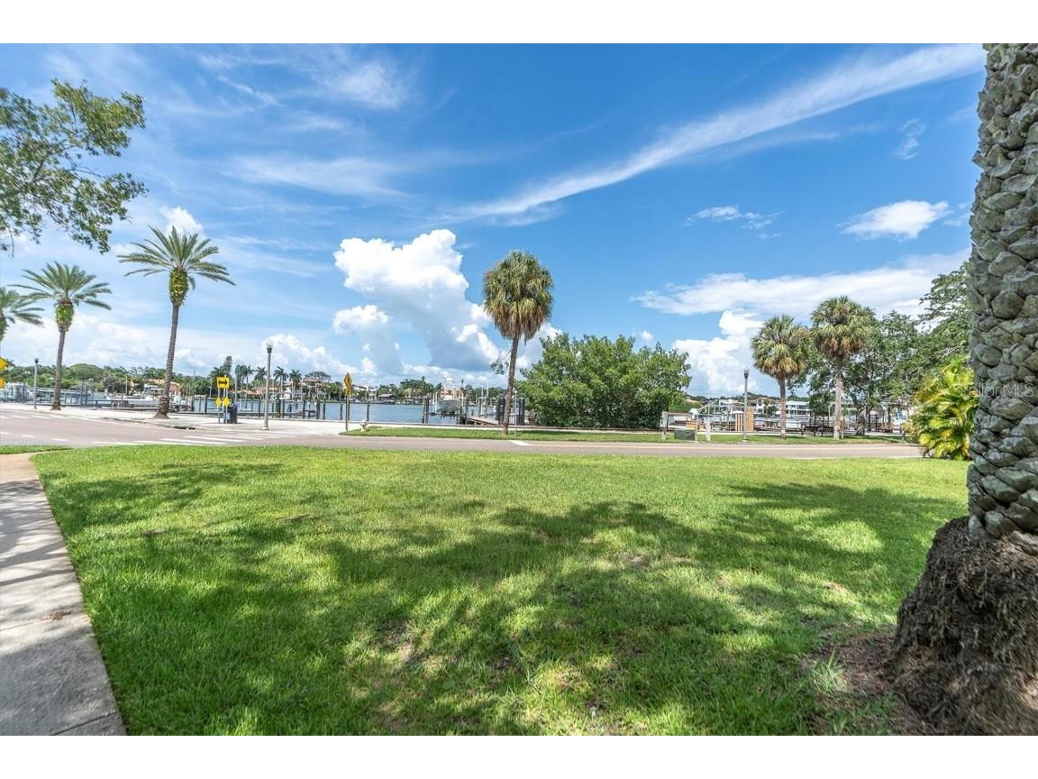 1956 Coffee Pot Boulevard NE Saint Petersburg FL 33704 - COFFEE POT BAYOU U8251346 image4