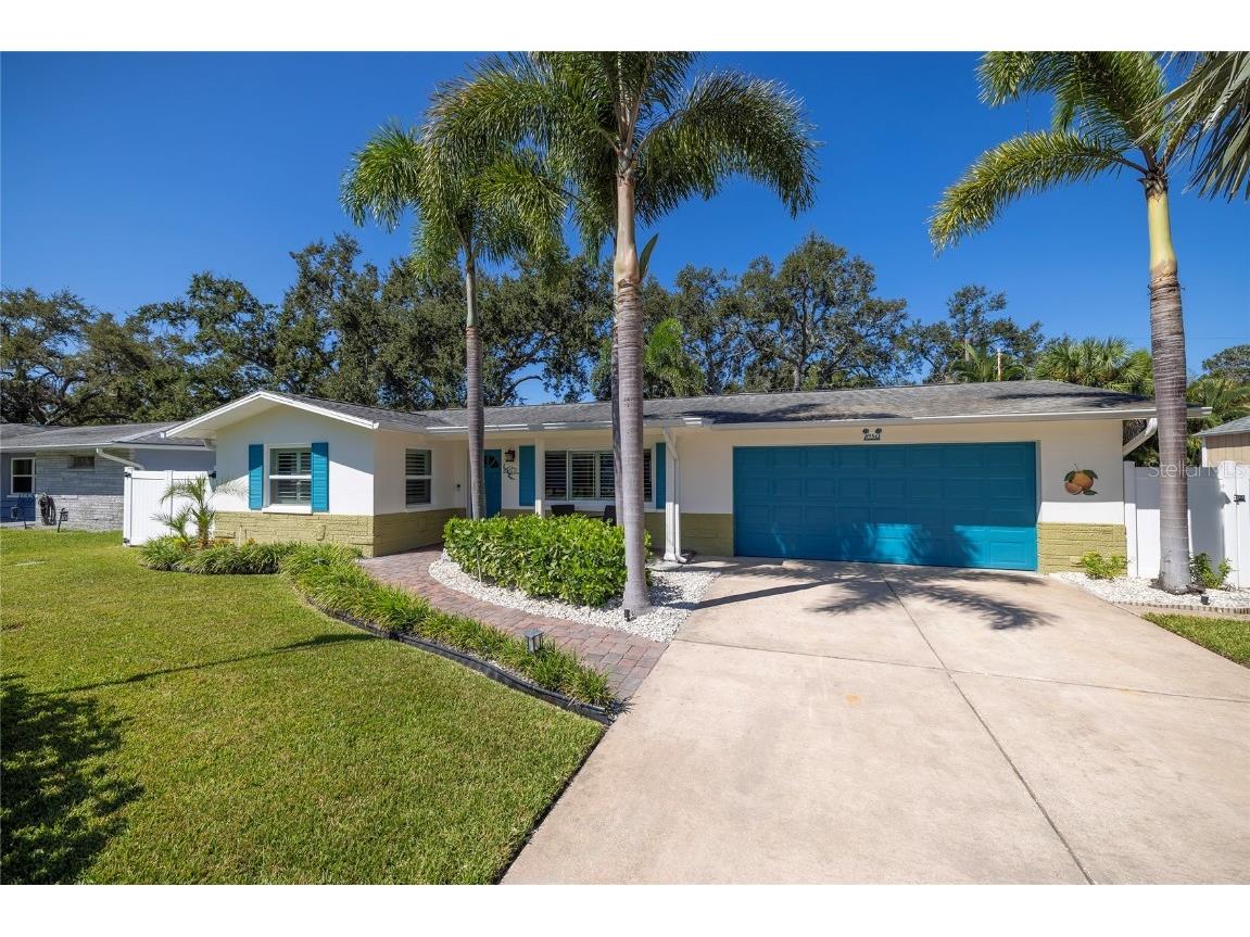 1956 Fairway Circle E Dunedin FL 34698 TB8429404 image1