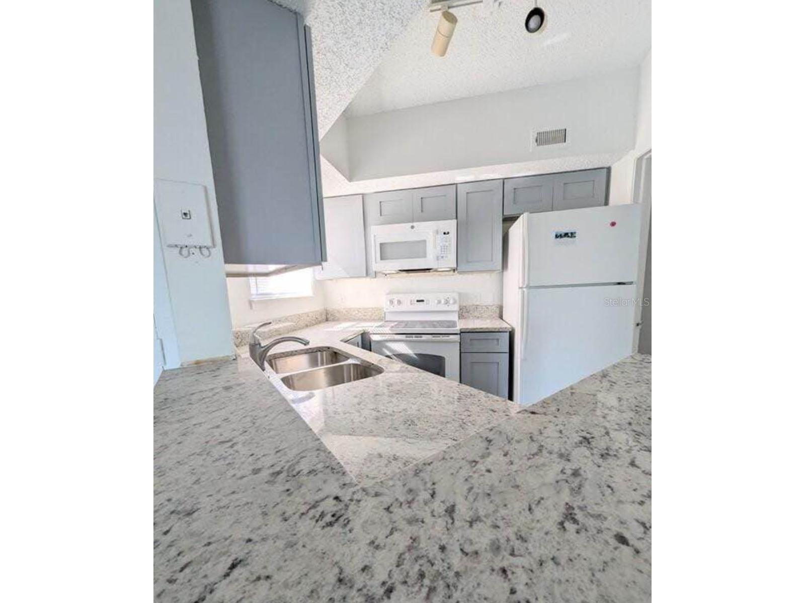 1956 Lake Atriums Circle #144 Orlando FL 32839 O6373398 image3