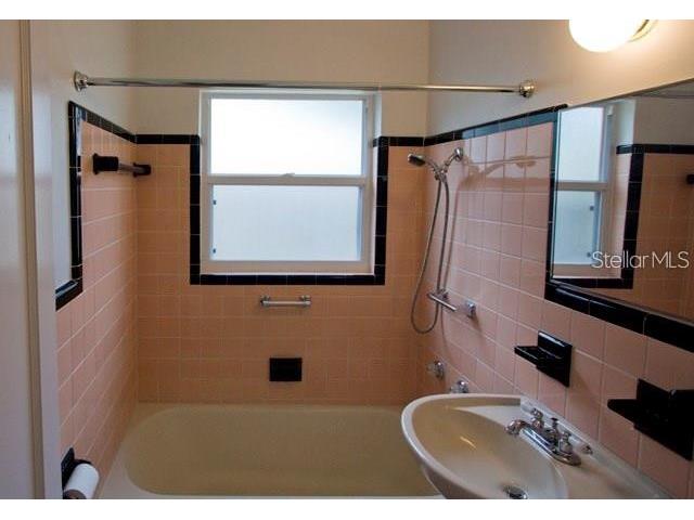 1957 Magnolia Street Sarasota FL 34239 A4678792 image9