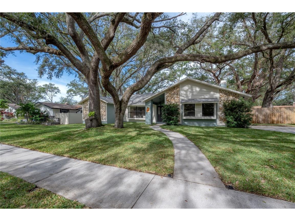 1958 La Grande Drive Dunedin FL 34698 TB8322646 image1