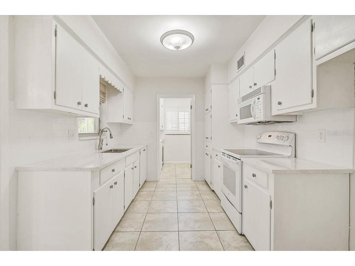 1958 Morris Street Sarasota FL 34239 A4677121 image18