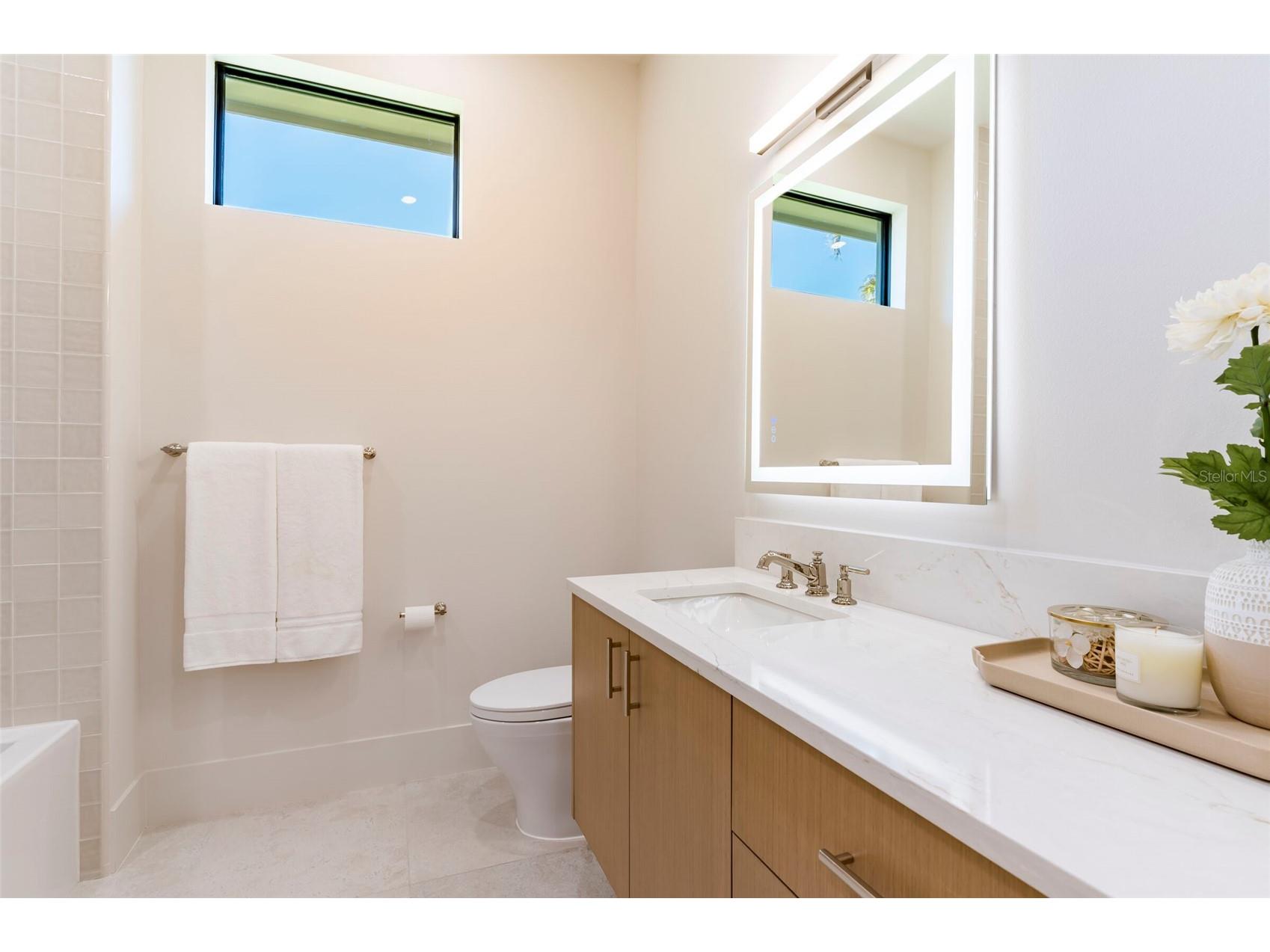 1959 Wisteria Street Sarasota FL 34239 A4683340 image27