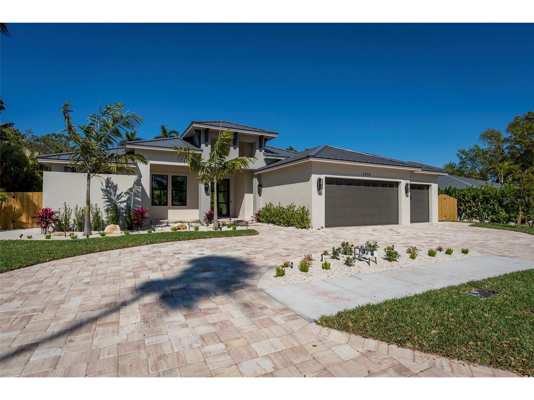 1959 Wisteria Street Sarasota FL 34239 A4683340 image3