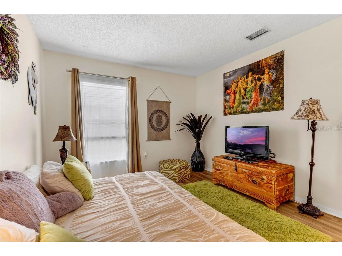 196 Sunnydale Drive Debary FL 32713 V4937656 image1